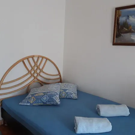 La Garonnette - 150m De La Apartman *